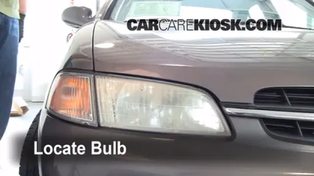 1998 Nissan Altima GXE 2.4L 4 Cyl. Luces Faro delantero (reemplazar foco)